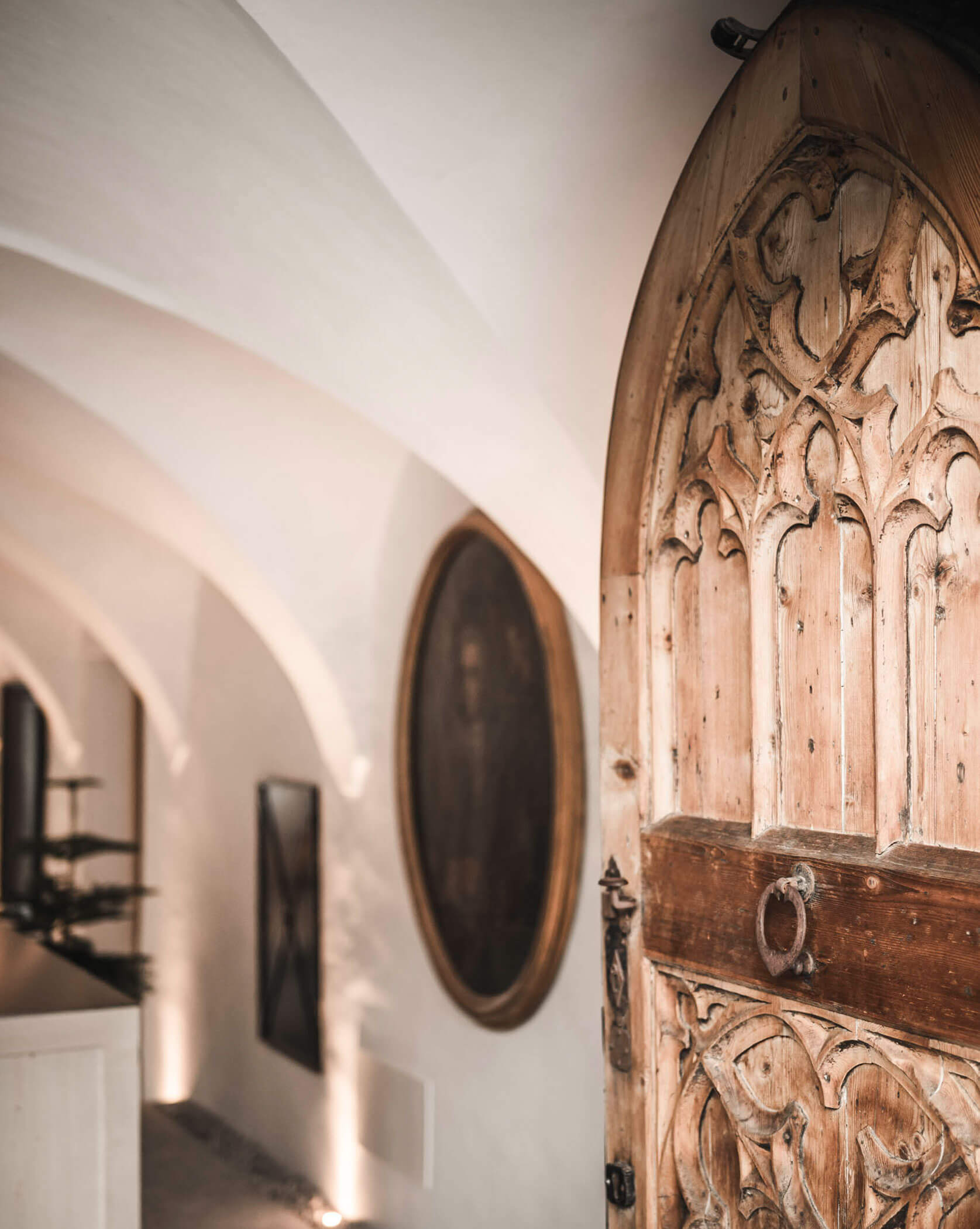 Zwischen damals & heute - Detailaufnahme Tür & Gemälde - Hofergut