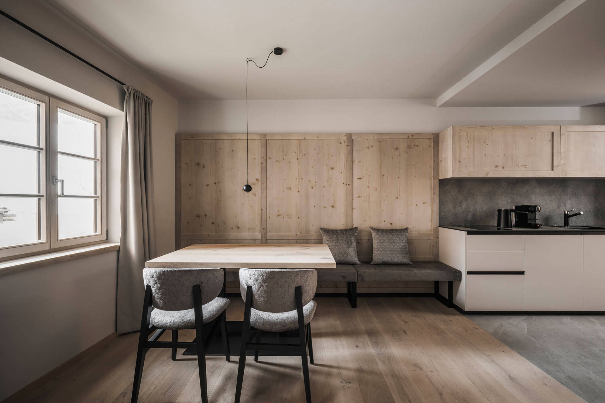 Apartment XL - Esstisch mit Stühlen - Hofergut