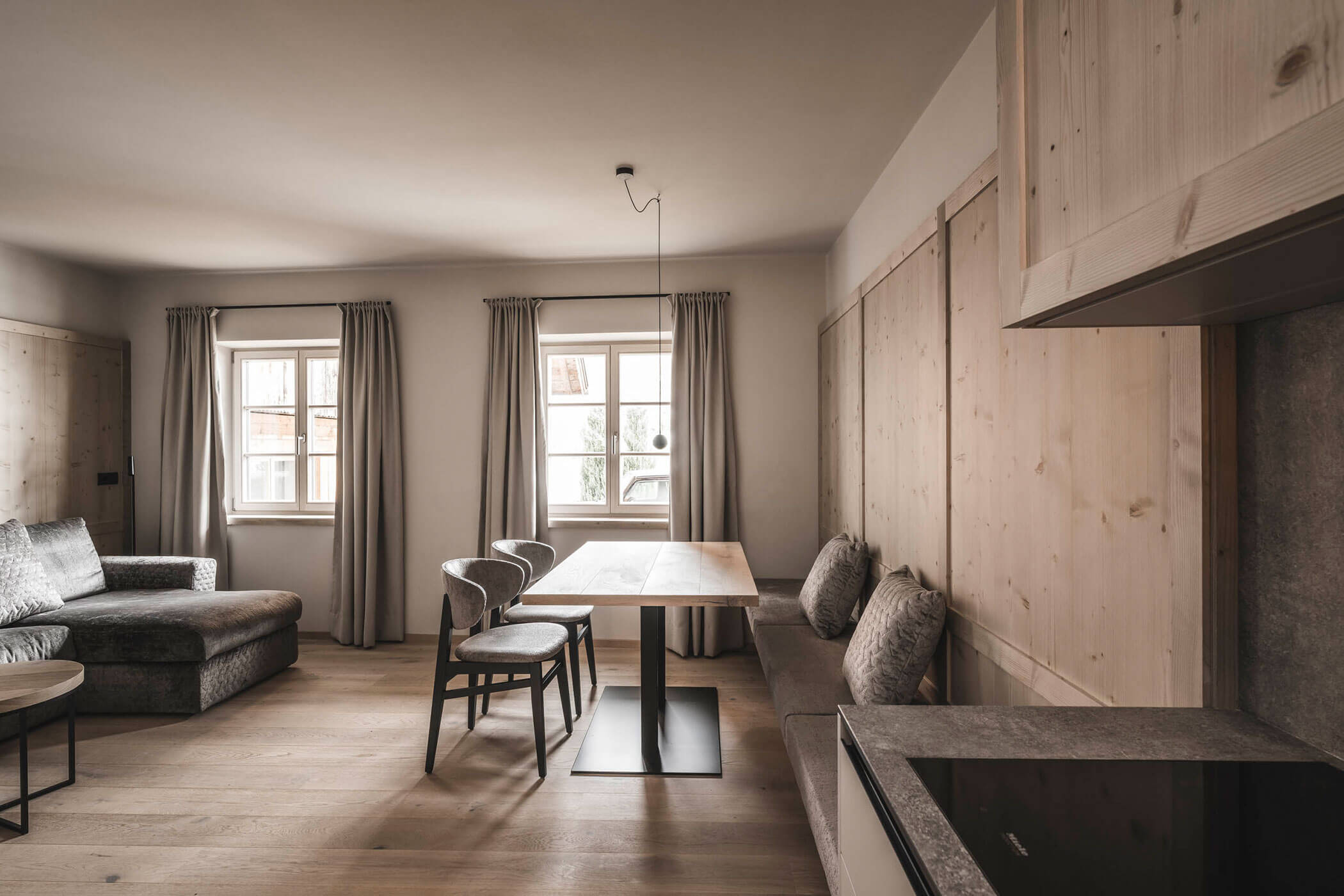 Apartment XL - Küche mit Esstisch & Couch - Hofergut